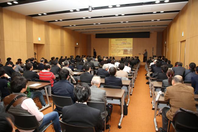 「生産工学部応用分子化学科の変遷」に関する企画講演の様子